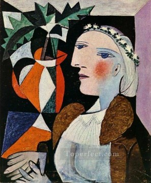 Pablo Picasso Painting - Retrato de una mujer con una guirnalda 1937 Pablo Picasso